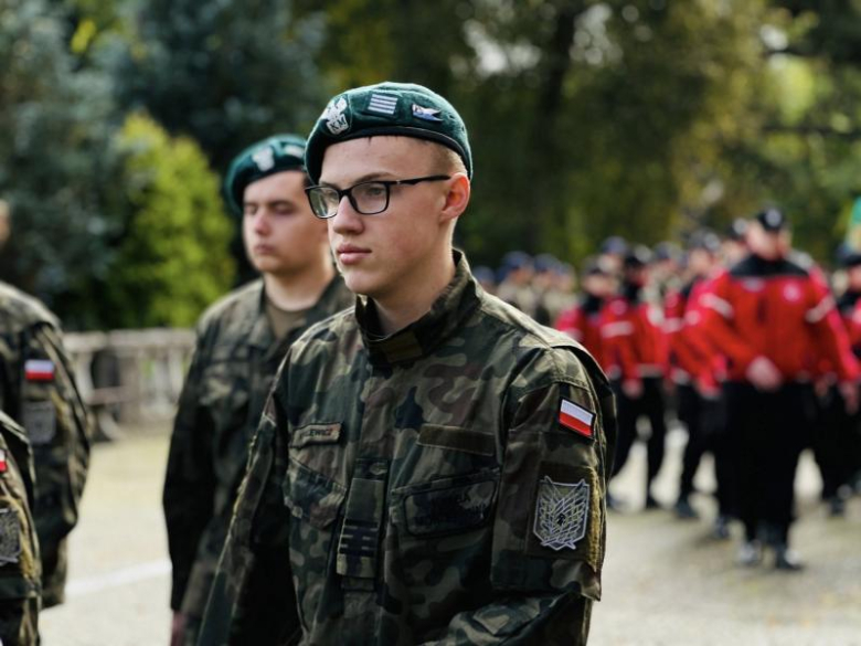 Uroczyste ślubowanie pierwszoklasistów Katolickiego Liceum Ogólnokształcącego w Henrykowie