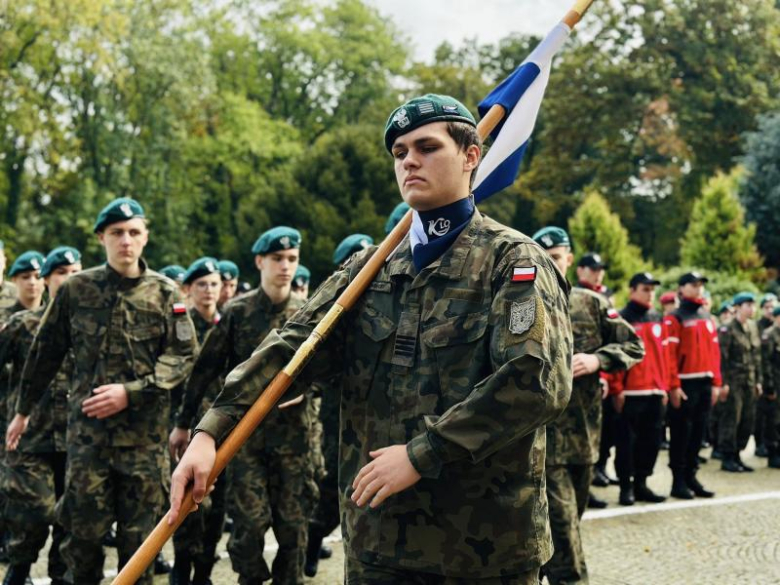 Uroczyste ślubowanie pierwszoklasistów Katolickiego Liceum Ogólnokształcącego w Henrykowie