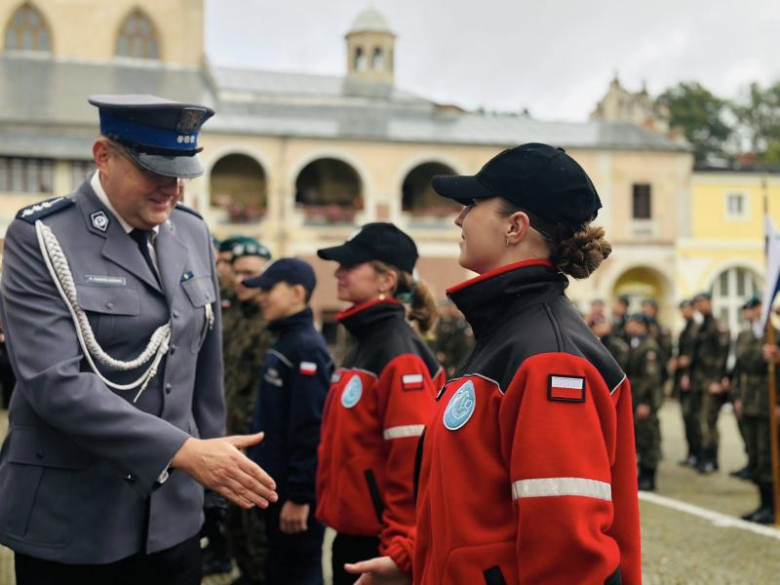 Uroczyste ślubowanie pierwszoklasistów Katolickiego Liceum Ogólnokształcącego w Henrykowie