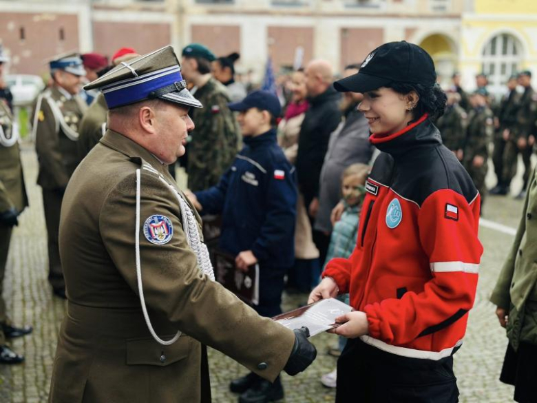 Uroczyste ślubowanie pierwszoklasistów Katolickiego Liceum Ogólnokształcącego w Henrykowie