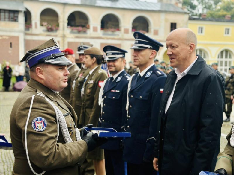 Uroczyste ślubowanie pierwszoklasistów Katolickiego Liceum Ogólnokształcącego w Henrykowie
