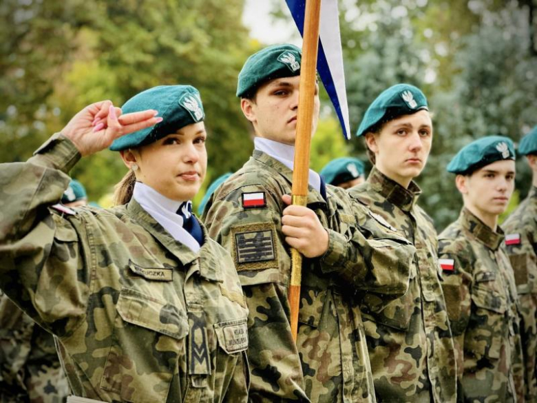Uroczyste ślubowanie pierwszoklasistów Katolickiego Liceum Ogólnokształcącego w Henrykowie