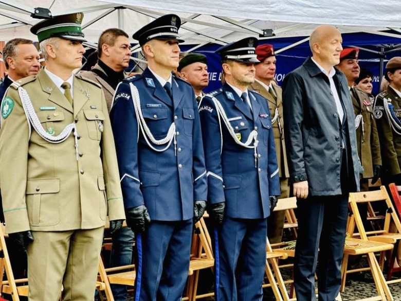 Uroczyste ślubowanie pierwszoklasistów Katolickiego Liceum Ogólnokształcącego w Henrykowie