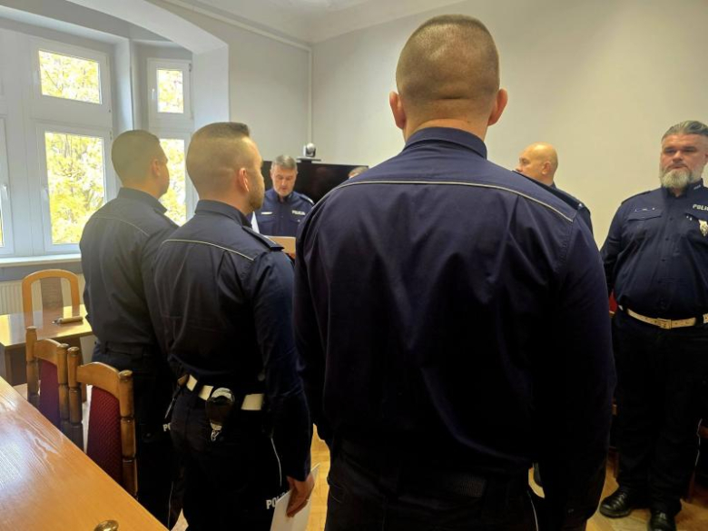 Ząbkowiccy policjanci z awansami i wyróżnieniami