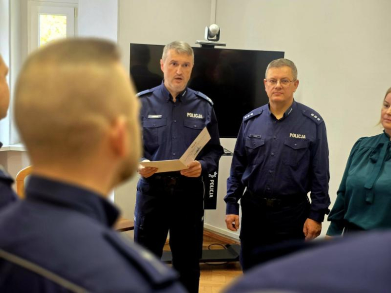 Ząbkowiccy policjanci z awansami i wyróżnieniami