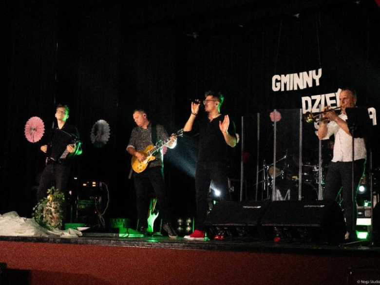 Gminny Dzień Seniora w Ciepłowodach – święto radości, muzyki i wspólnoty