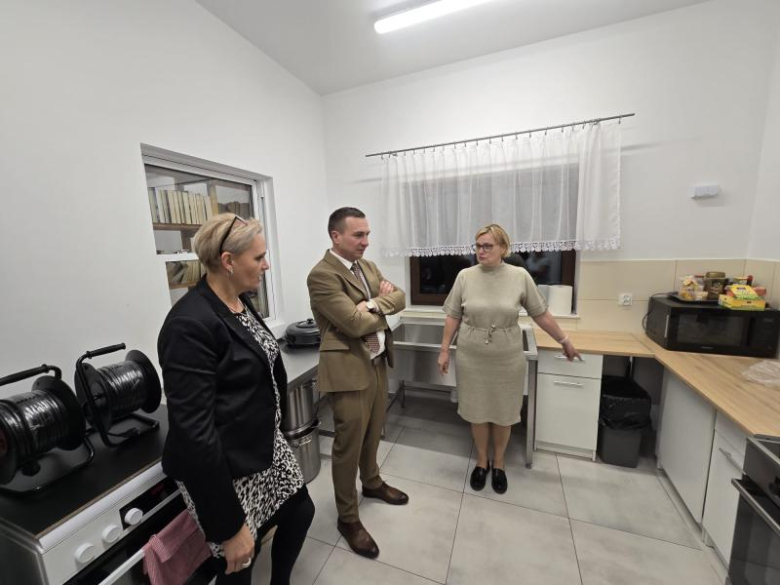 Nowe wyposażenie w świetlicy wiejskiej w Ożarach
