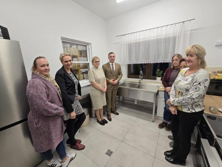 Nowe wyposażenie w świetlicy wiejskiej w Ożarach
