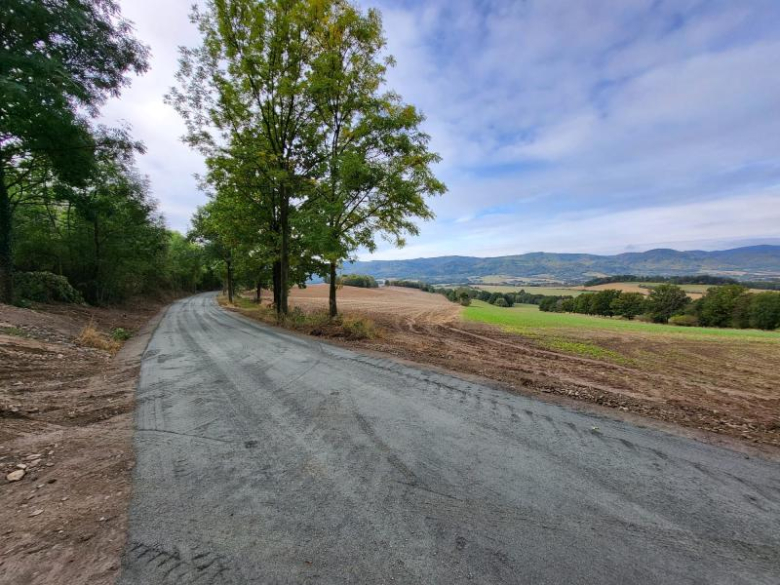 Zakończono remont drogi dojazdowej do gruntów rolnych w Różanej