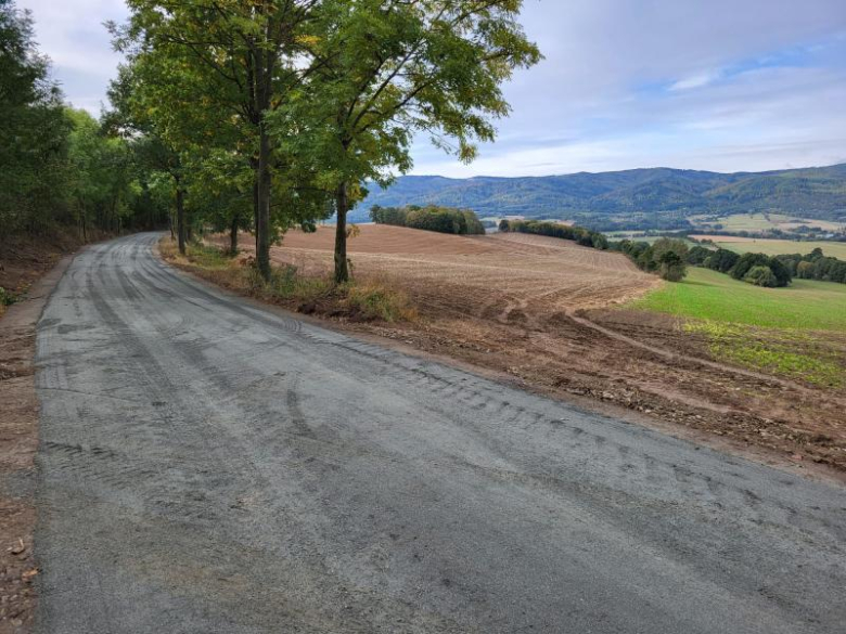 Zakończono remont drogi dojazdowej do gruntów rolnych w Różanej