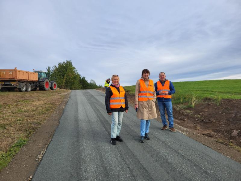 Zakończono remont drogi dojazdowej do gruntów rolnych w Różanej