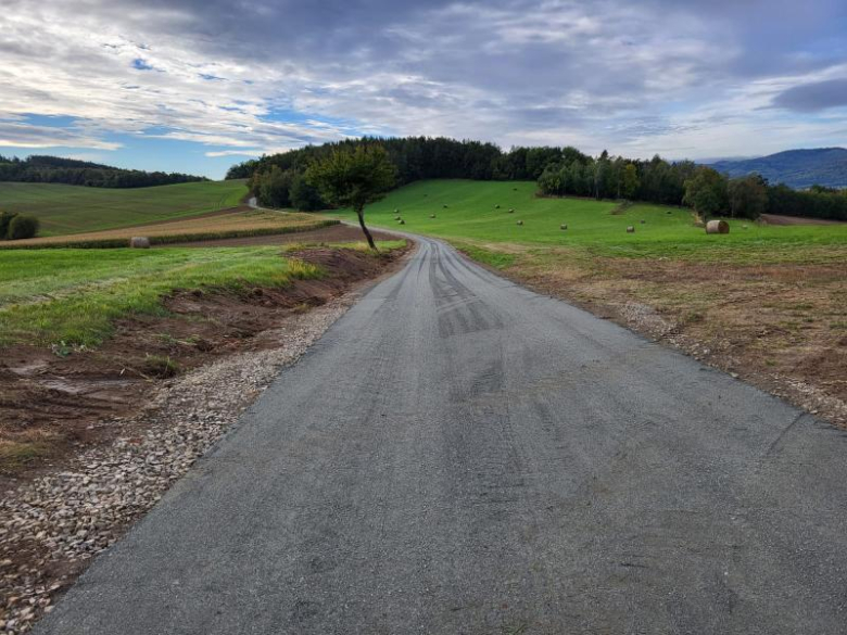Zakończono remont drogi dojazdowej do gruntów rolnych w Różanej