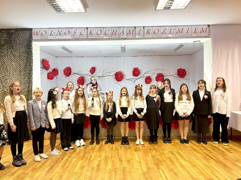  Akademia z okazji Święta Niepodległości w Niepublicznej Szkole Podstawowej w Lubnowie