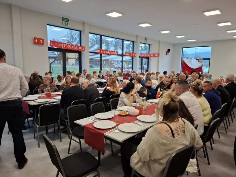 11 listopada w Budzowie lokalna społeczność wspólnie uczciła Narodowe Święto Niepodległości