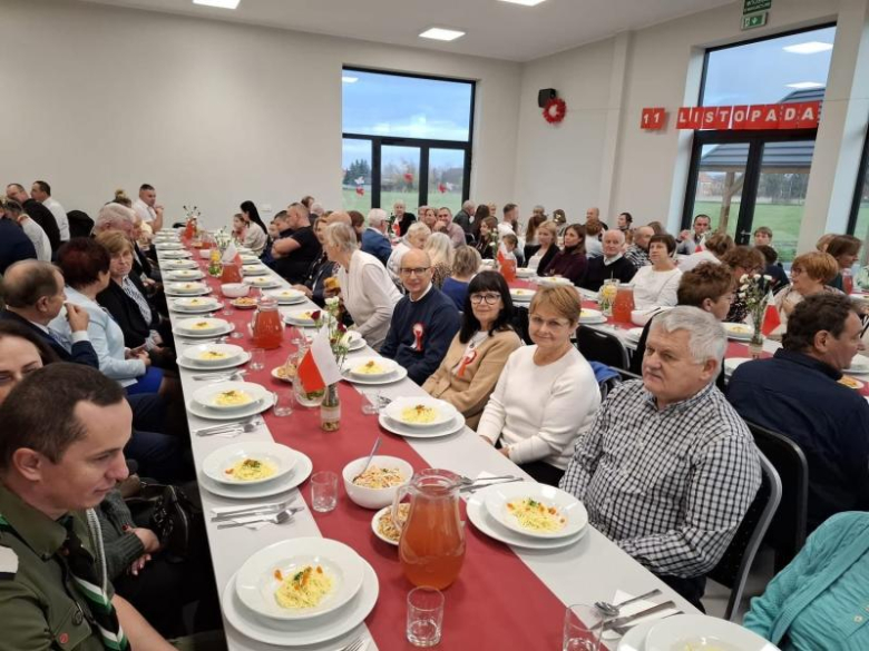 11 listopada w Budzowie lokalna społeczność wspólnie uczciła Narodowe Święto Niepodległości