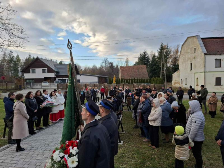 11 listopada w Budzowie lokalna społeczność wspólnie uczciła Narodowe Święto Niepodległości