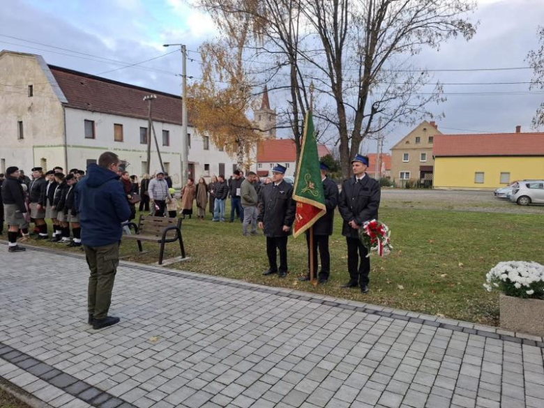 11 listopada w Budzowie lokalna społeczność wspólnie uczciła Narodowe Święto Niepodległości