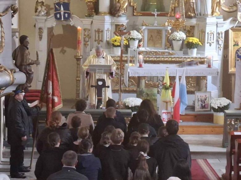 11 listopada w Budzowie lokalna społeczność wspólnie uczciła Narodowe Święto Niepodległości