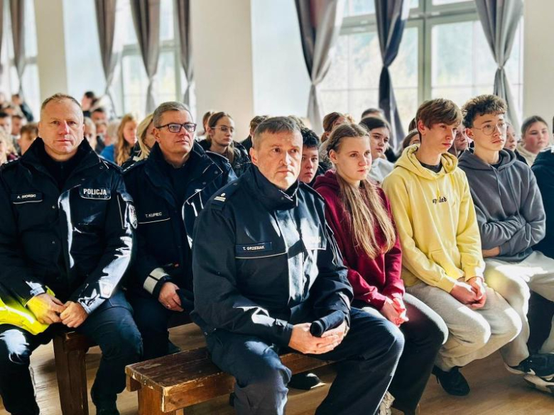 Jak zachować się w sytuacji ataku terrorystycznego? Szkolenie dla uczniów