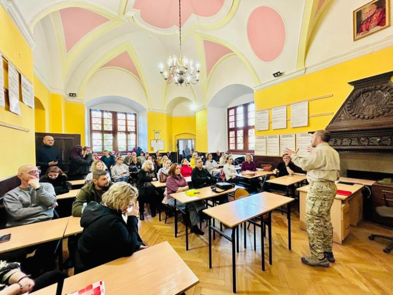 Jak zachować się w sytuacji ataku terrorystycznego? Szkolenie dla uczniów