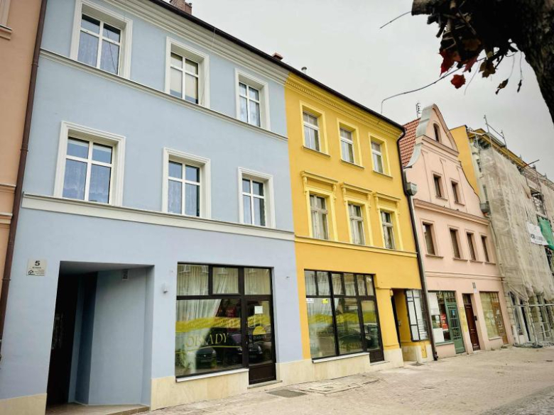 Ziębicki rynek pięknieje. Kolejne kamienice po remoncie elewacji