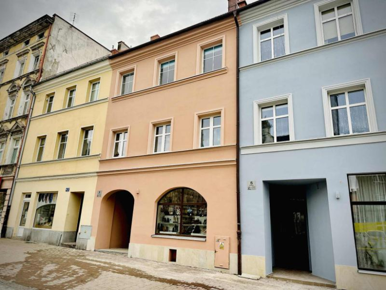 Ziębicki rynek pięknieje. Kolejne kamienice po remoncie elewacji