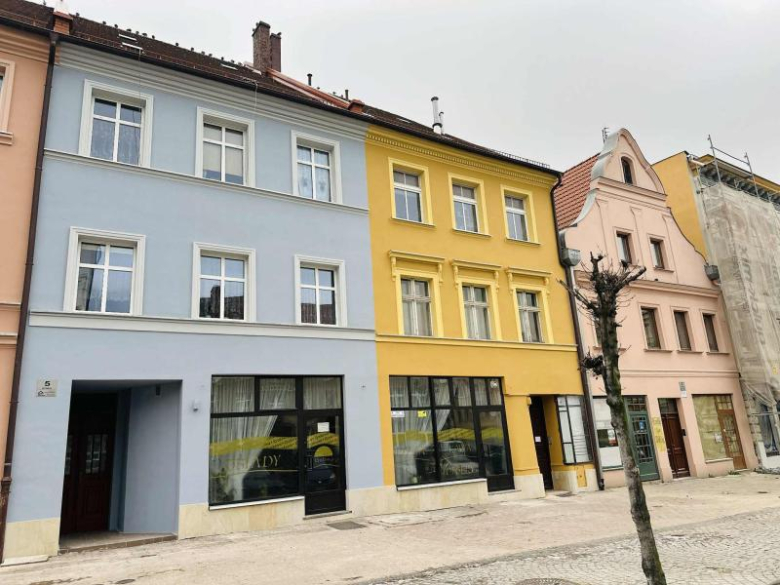 Ziębicki rynek pięknieje. Kolejne kamienice po remoncie elewacji