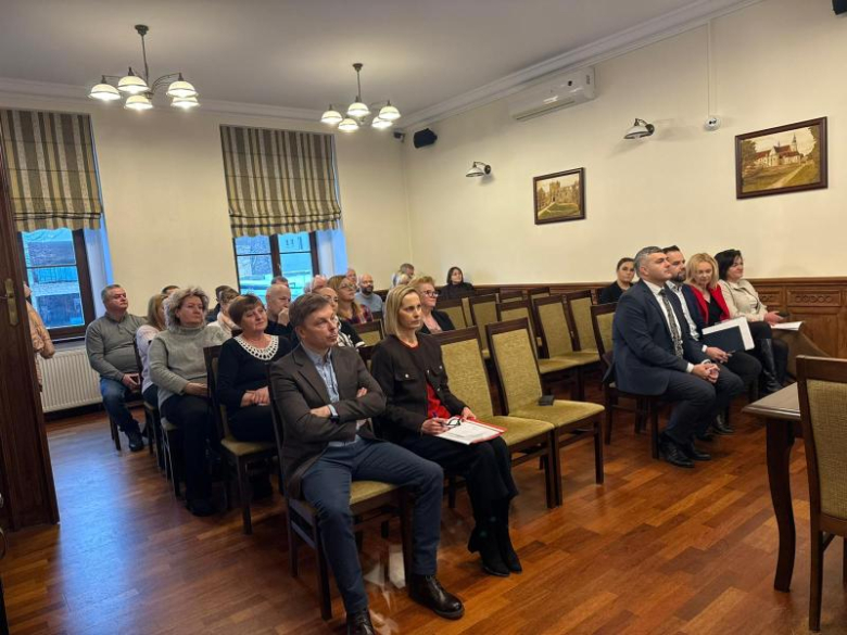 Setki milionów w ruchu: mieszkania, basen, drogi – na sesji o inwestycjach, które zmieniają gminę