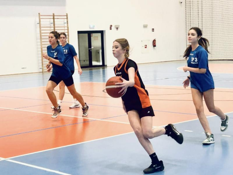 Zdecydowane zwycięstwo koszykarek z Ziębic w powiatowym finale koszykówki