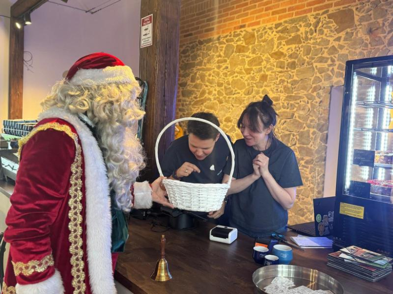 Mikołajowa delegacja z wizytą u najmłodszych mieszkańców gminy