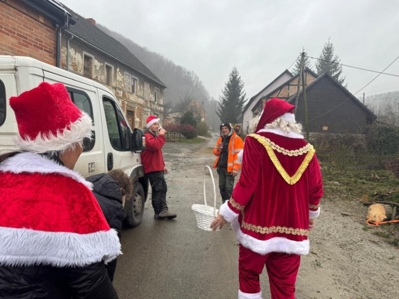 Mikołajowa delegacja z wizytą u najmłodszych mieszkańców gminy