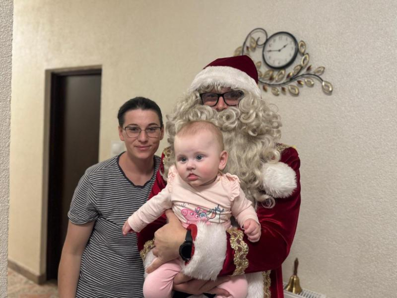 Mikołajowa delegacja z wizytą u najmłodszych mieszkańców gminy