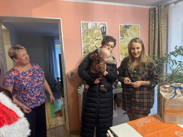 Mikołajowa delegacja z wizytą u najmłodszych mieszkańców gminy