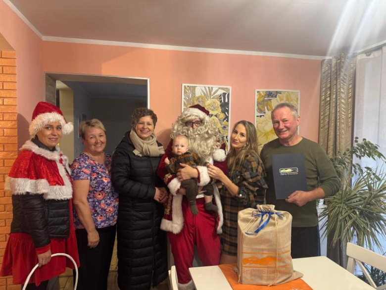 Mikołajowa delegacja z wizytą u najmłodszych mieszkańców gminy