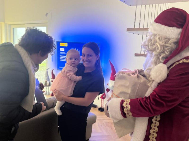 Mikołajowa delegacja z wizytą u najmłodszych mieszkańców gminy