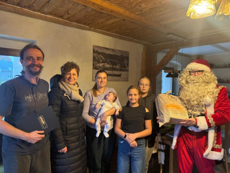 Mikołajowa delegacja z wizytą u najmłodszych mieszkańców gminy