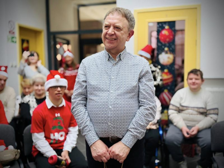 Święty Mikołaj odwiedził uczestników zajęć terapeutycznych Poradni Empiria w Ziębicach