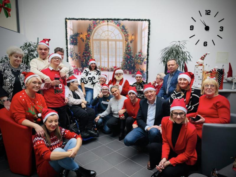 Święty Mikołaj odwiedził uczestników zajęć terapeutycznych Poradni Empiria w Ziębicach
