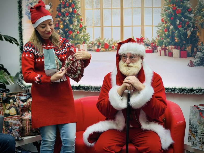 Święty Mikołaj odwiedził uczestników zajęć terapeutycznych Poradni Empiria w Ziębicach