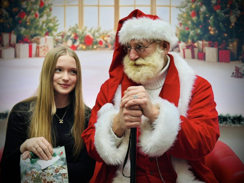 Święty Mikołaj odwiedził uczestników zajęć terapeutycznych Poradni Empiria w Ziębicach