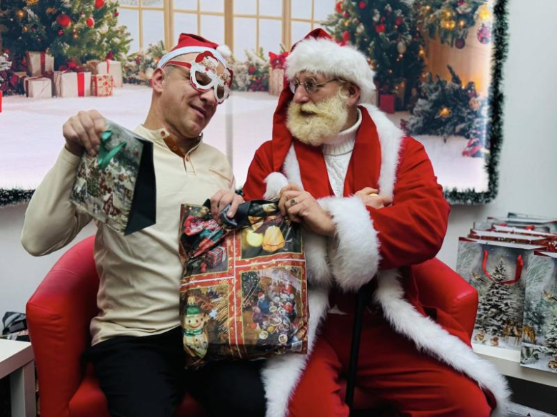 Święty Mikołaj odwiedził uczestników zajęć terapeutycznych Poradni Empiria w Ziębicach