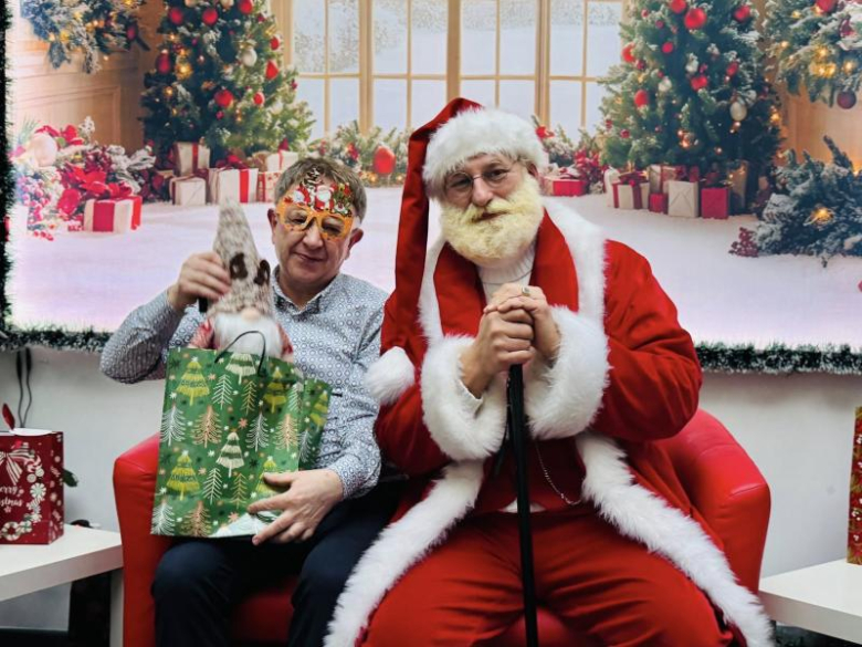 Święty Mikołaj odwiedził uczestników zajęć terapeutycznych Poradni Empiria w Ziębicach