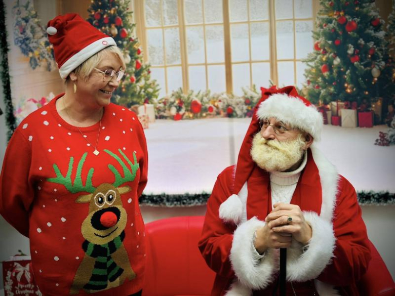 Święty Mikołaj odwiedził uczestników zajęć terapeutycznych Poradni Empiria w Ziębicach