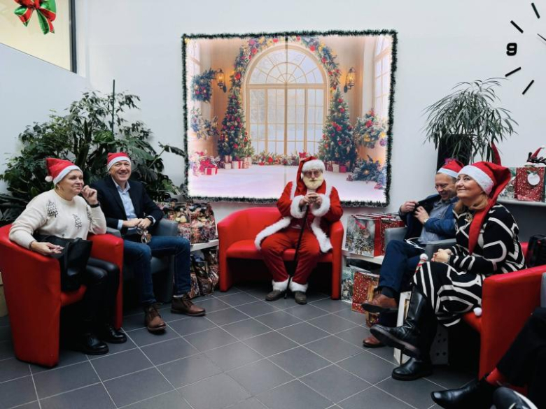 Święty Mikołaj odwiedził uczestników zajęć terapeutycznych Poradni Empiria w Ziębicach