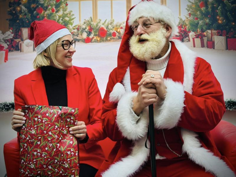 Święty Mikołaj odwiedził uczestników zajęć terapeutycznych Poradni Empiria w Ziębicach