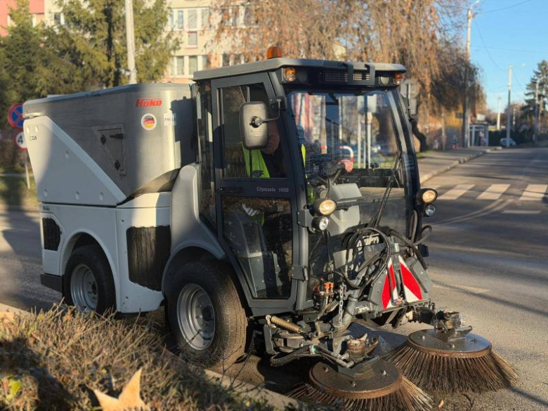Nowa, wielozadaniowa maszyna na wyposażeniu ziębickiego Zakładu Usług Komunalnych