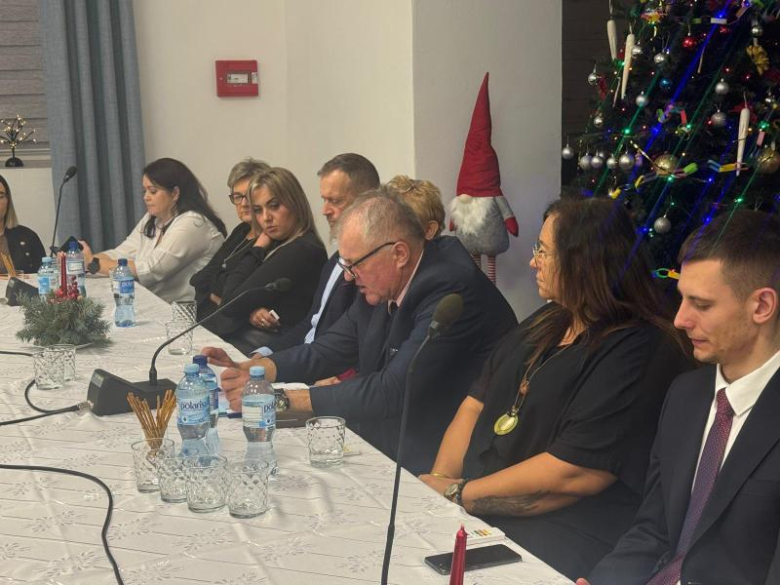 Było uroczyście i zgodnie. Sesja budżetowa w gminie Stoszowice