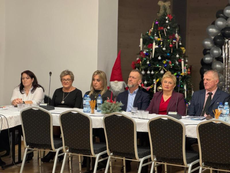 Było uroczyście i zgodnie. Sesja budżetowa w gminie Stoszowice