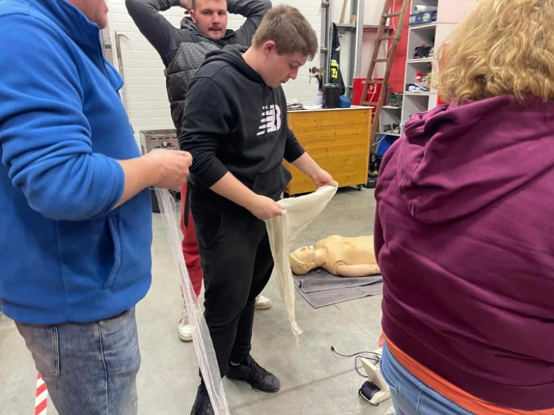 Cykl szkoleń z pierwszej pomocy przedmycznej. Przeszkolono służby oraz mieszkańców