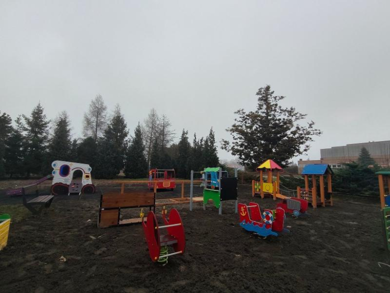 Nowa inwestycja w Ciepłowodach. Doposażono plac zabaw przy żłobku gminnym